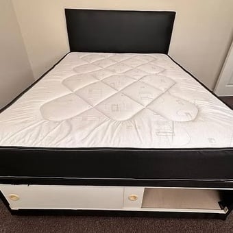 King - pinemaster with slider base and headboard