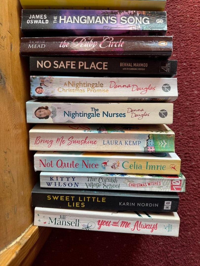 Lots of paperbacks 4 for £1 - Movies, Games, Books & Music
