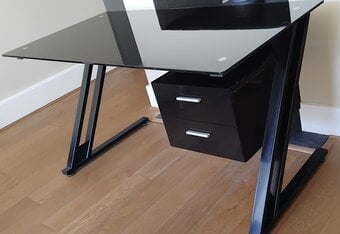 Strong Desk, VGC