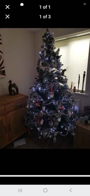 Christmas tree 6’ complete with bag 