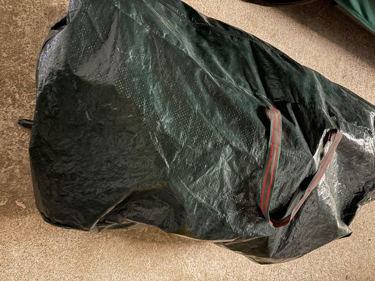 Christmas tree 6’ complete with bag 