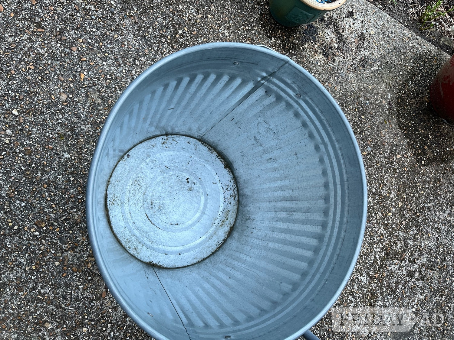 Dust bin Metal