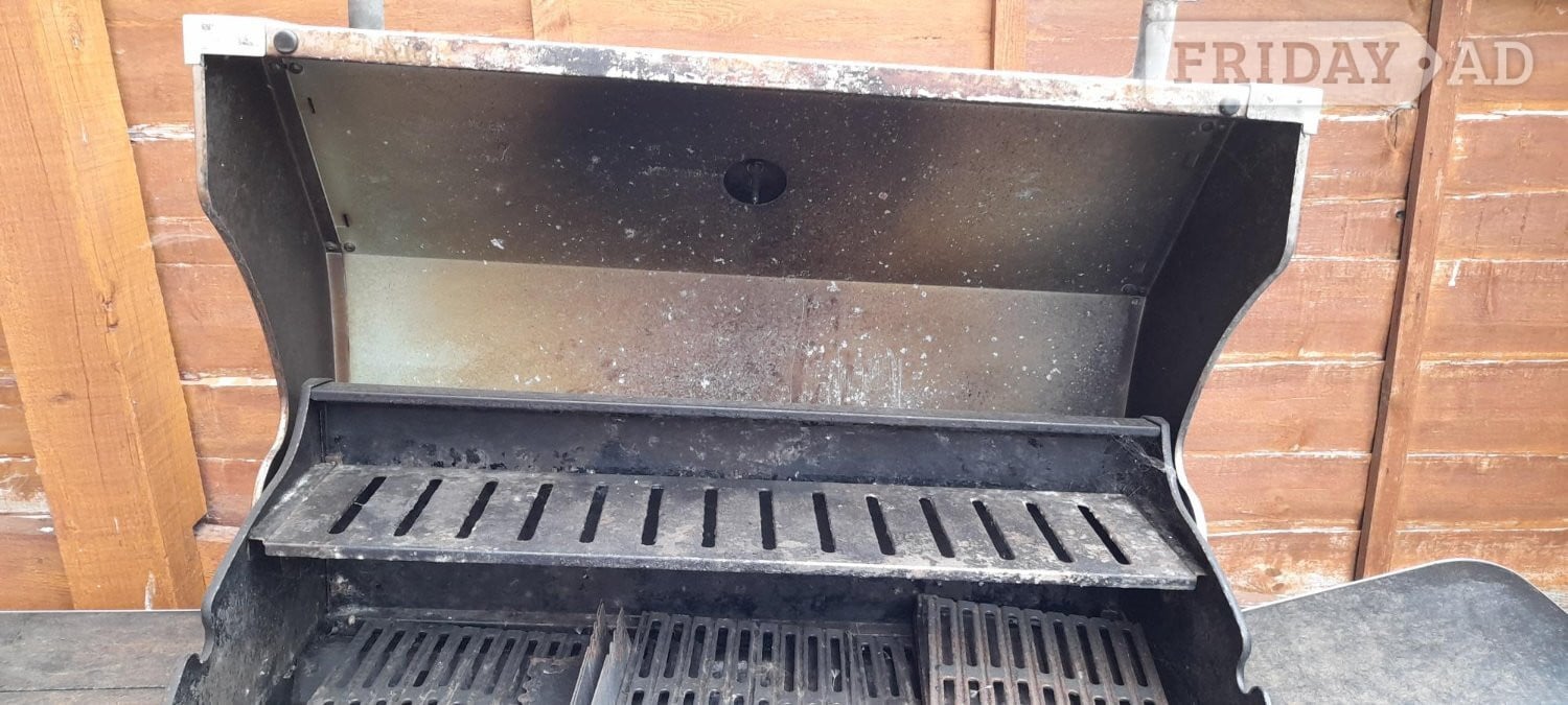 John Lewis & Partners 4 Burner Deluxe Gas BBQ with Side Burner, Silver/Black - Garden in Luton