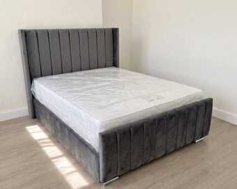 never used ~ panel wing bed with mattress for sale 