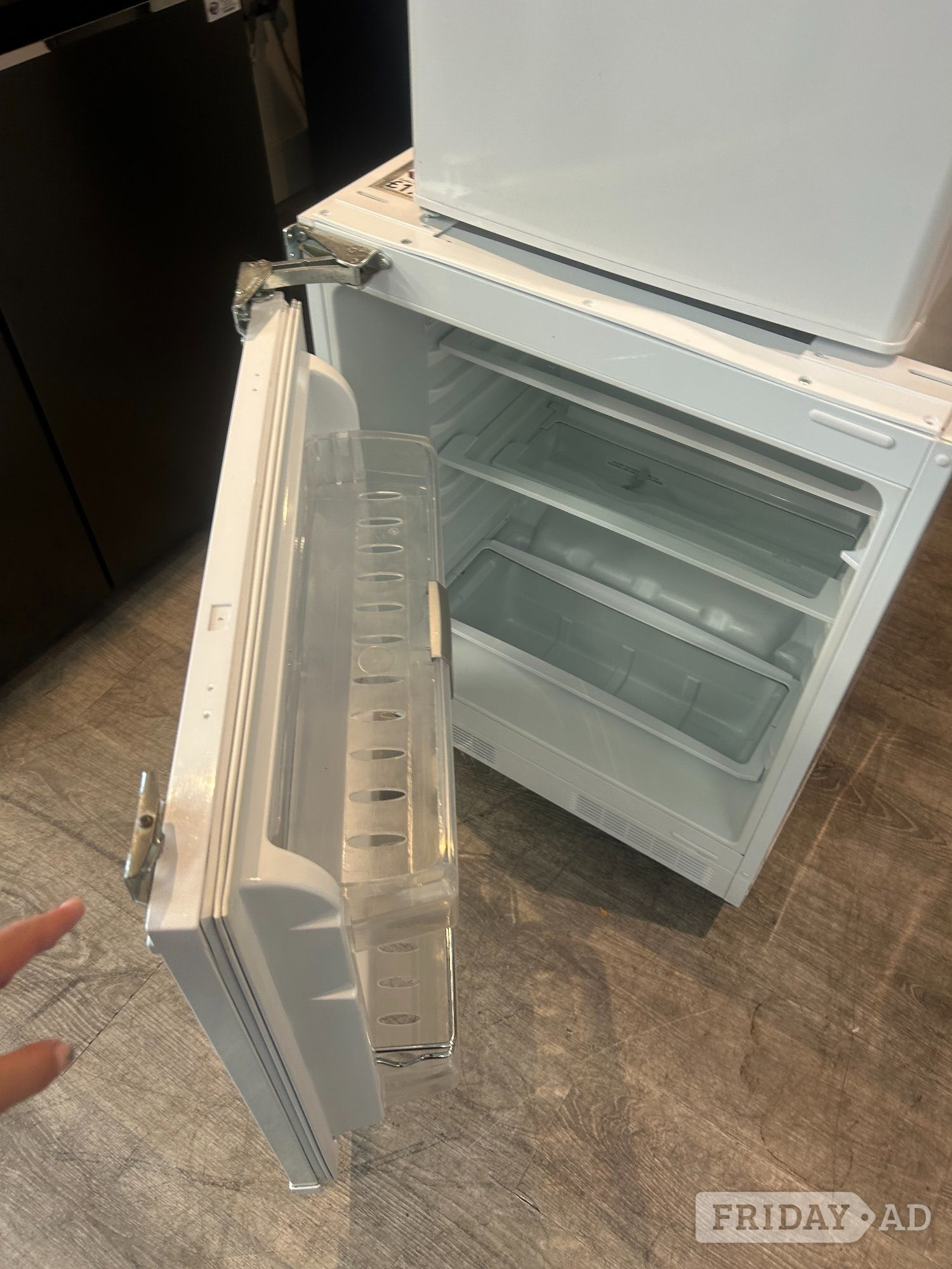BLOMBERG INTEGRATED UNDERCOUNTER FRIDGE
