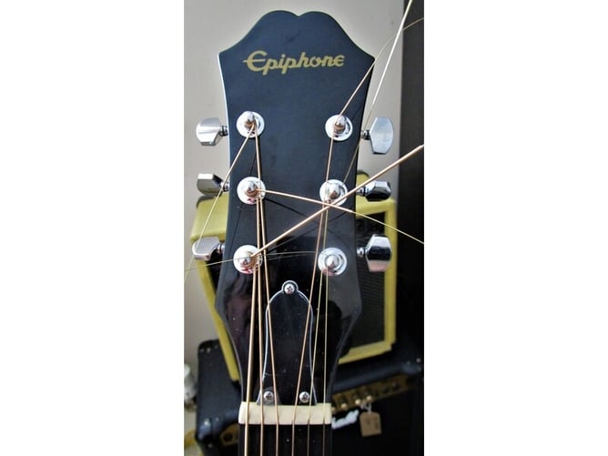 Northampton EPIPHONE  DR100 N.   vgc  Quality New Strings. Set-up