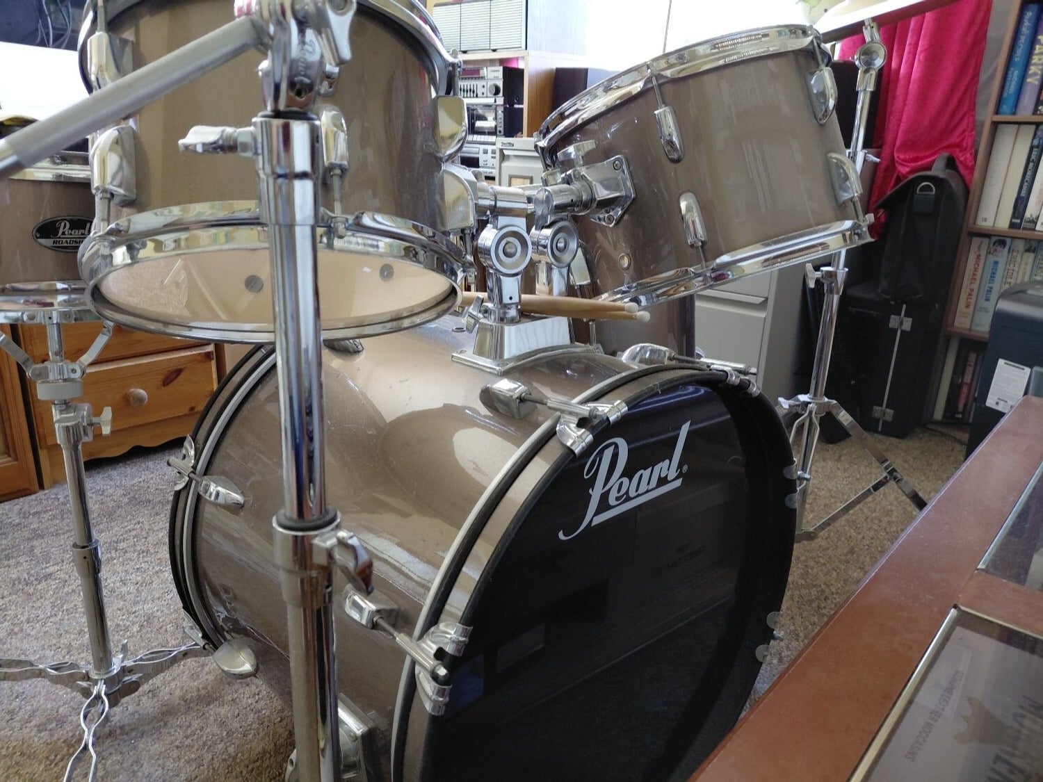 Pearl Roadshow 5-Piece Drum Kit, Bronze, with Zildjian cymbals - Musical Instruments in Peacehaven