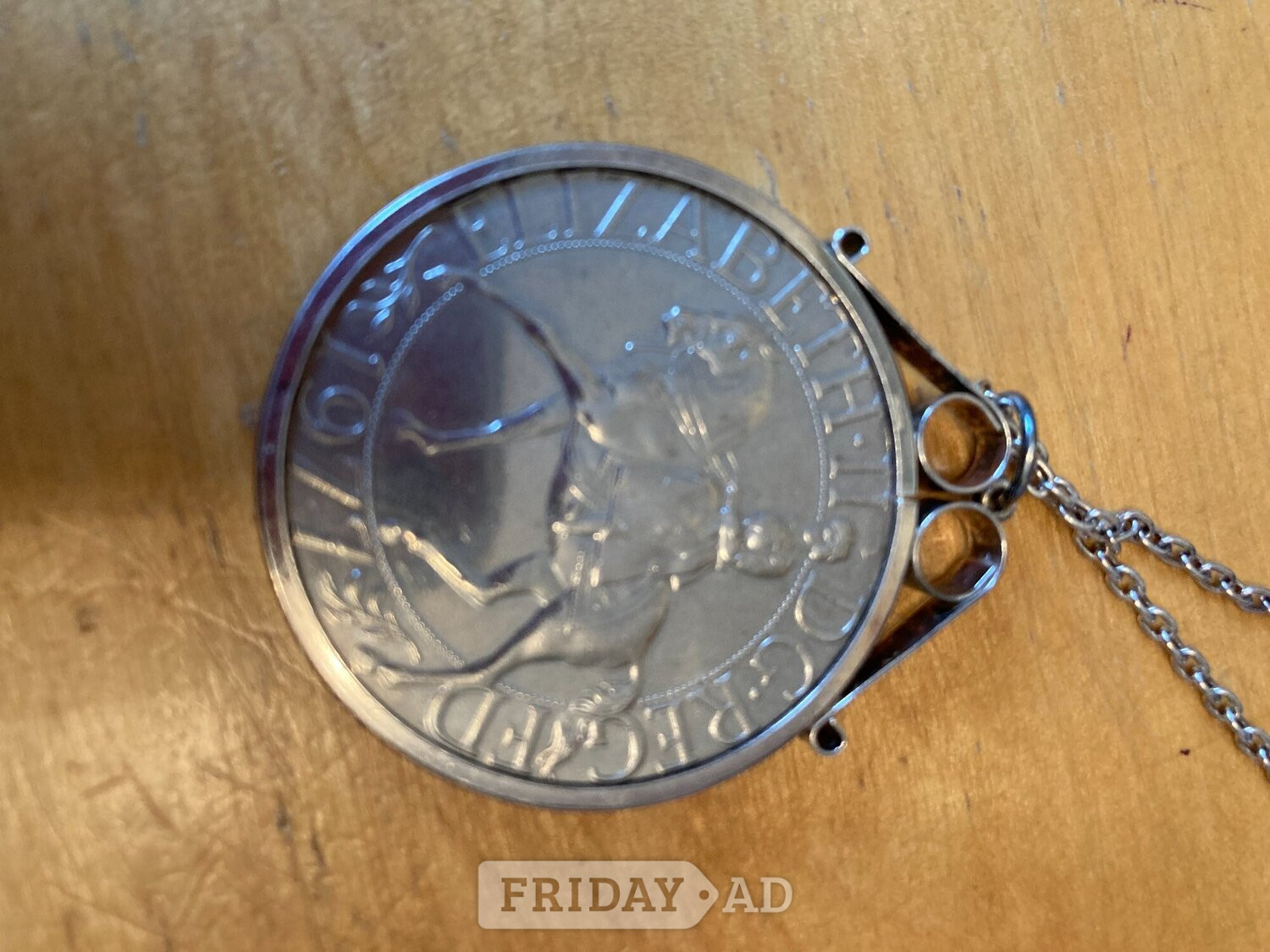 Queen Elizabeth II Silver Jubilee 1977 Crown Coin Pendant & Chain