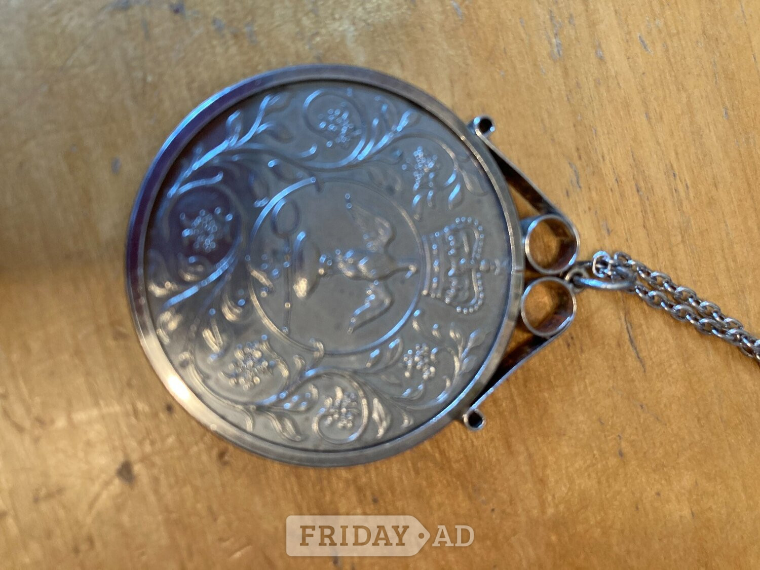 Crawley Queen Elizabeth II Silver Jubilee 1977 Crown Coin Pendant & Chain