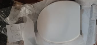 NEW toilet seat  boxed