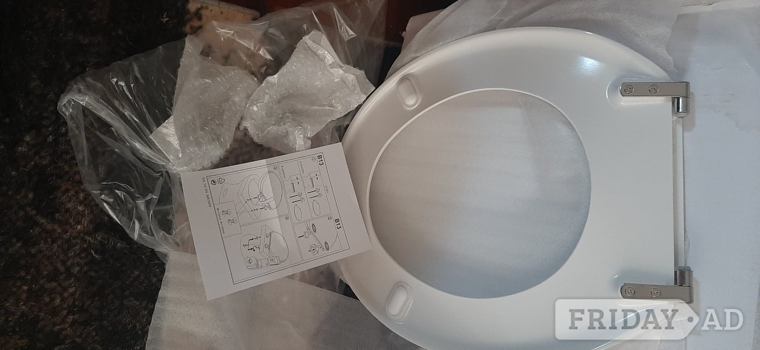 NEW toilet seat  boxed - Home Decor