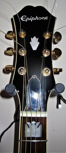 EPIPHONE EJ200 CE N   Presented set up and with Quality New Strings