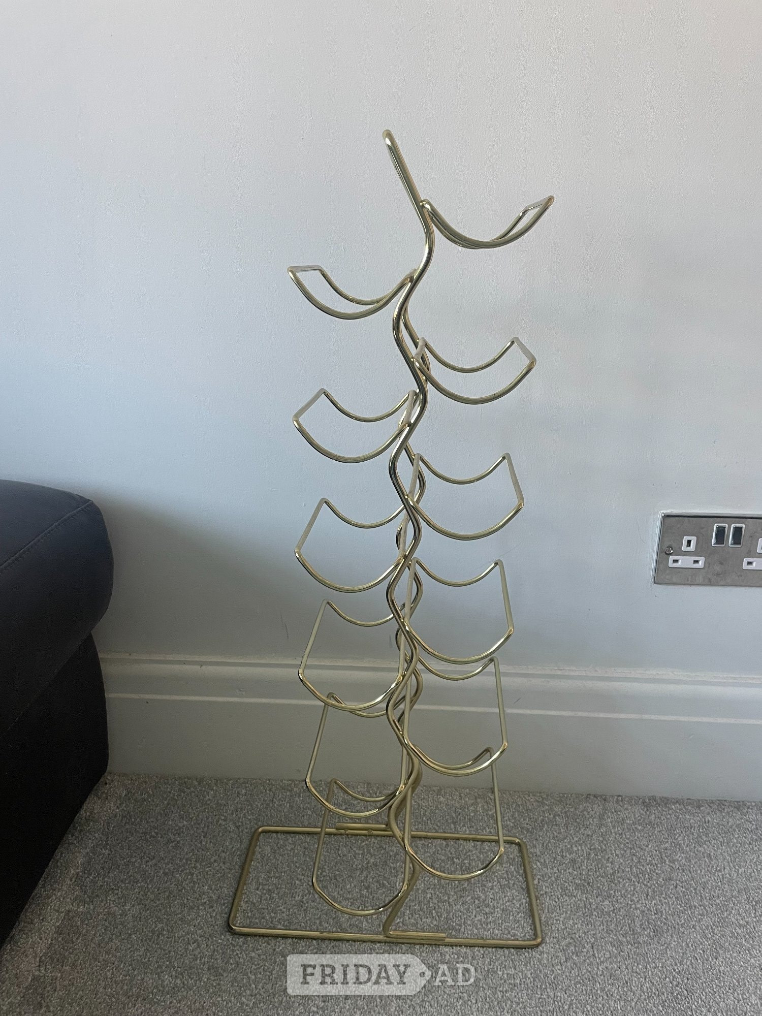 Wren 12 Bottle Wine Rack With Gold Finish excellent condition in Shoreham-By-Sea
