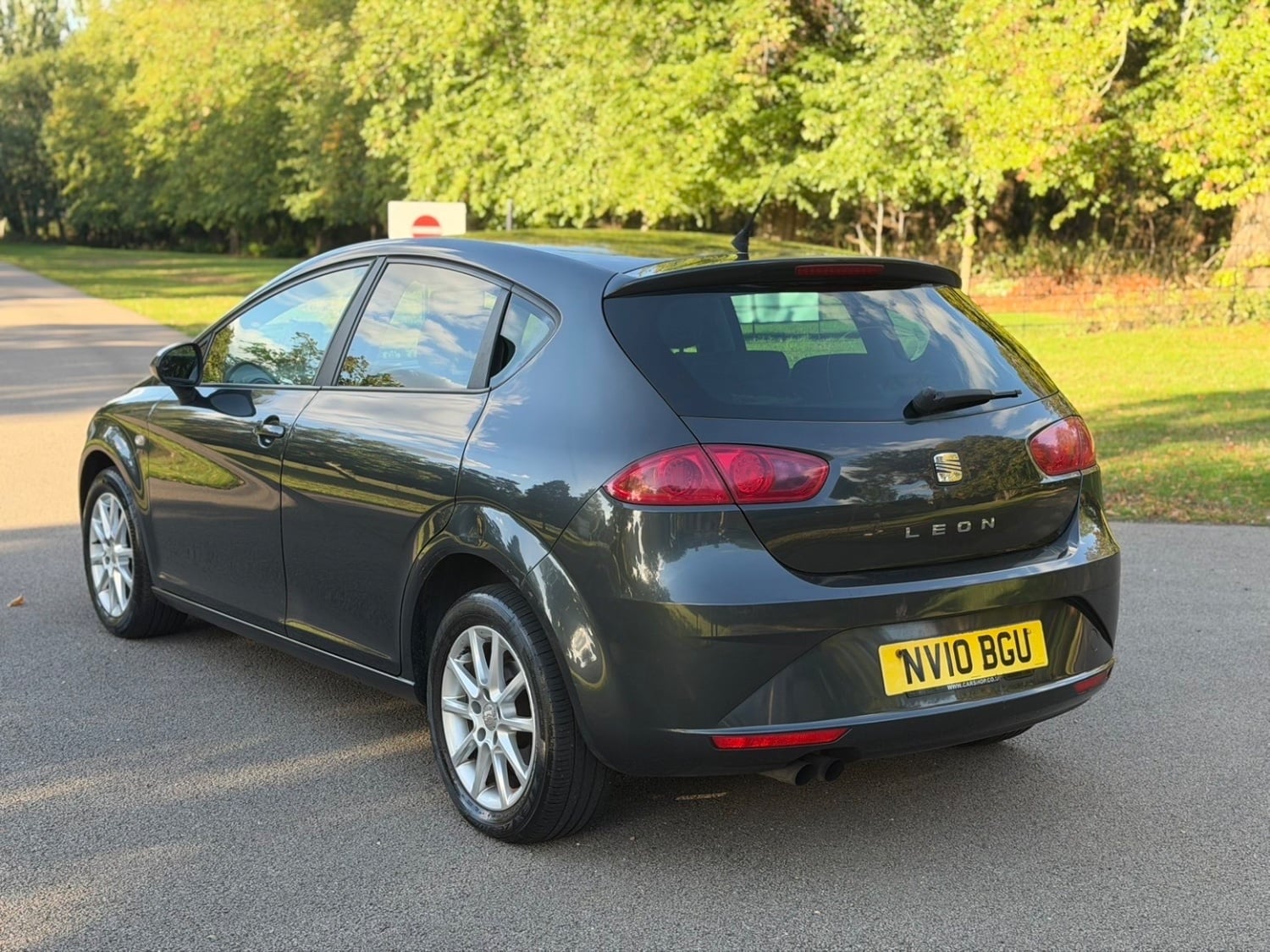 [ berth ]SEAT Leon