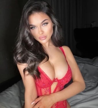 NEW IN TOWN! Party girl only for a week