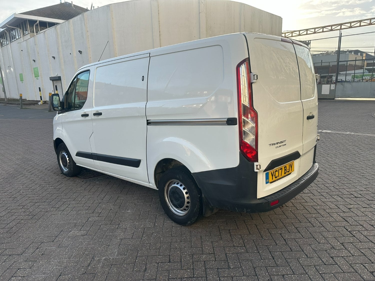 2017 Ford Transit Custom - No VAT - ULEZ Compliant - Vans & Commercial Vehicles in Brighton