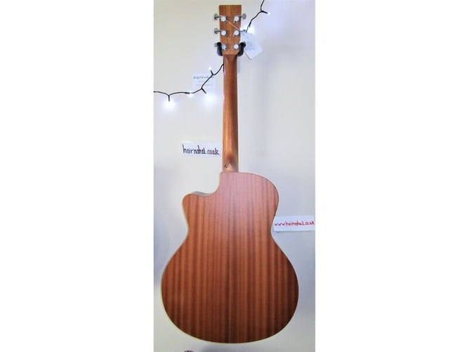 Elec Acoustic Guitar. VINTAGE  Model VE900MH Quality New strings used in Setup - Musical Instruments