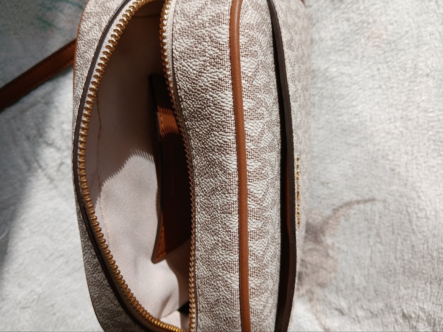 Tunbridge wells mk sidebag and purse £150 - Clothing, Footwear & Accessories in Tunbridge Wells