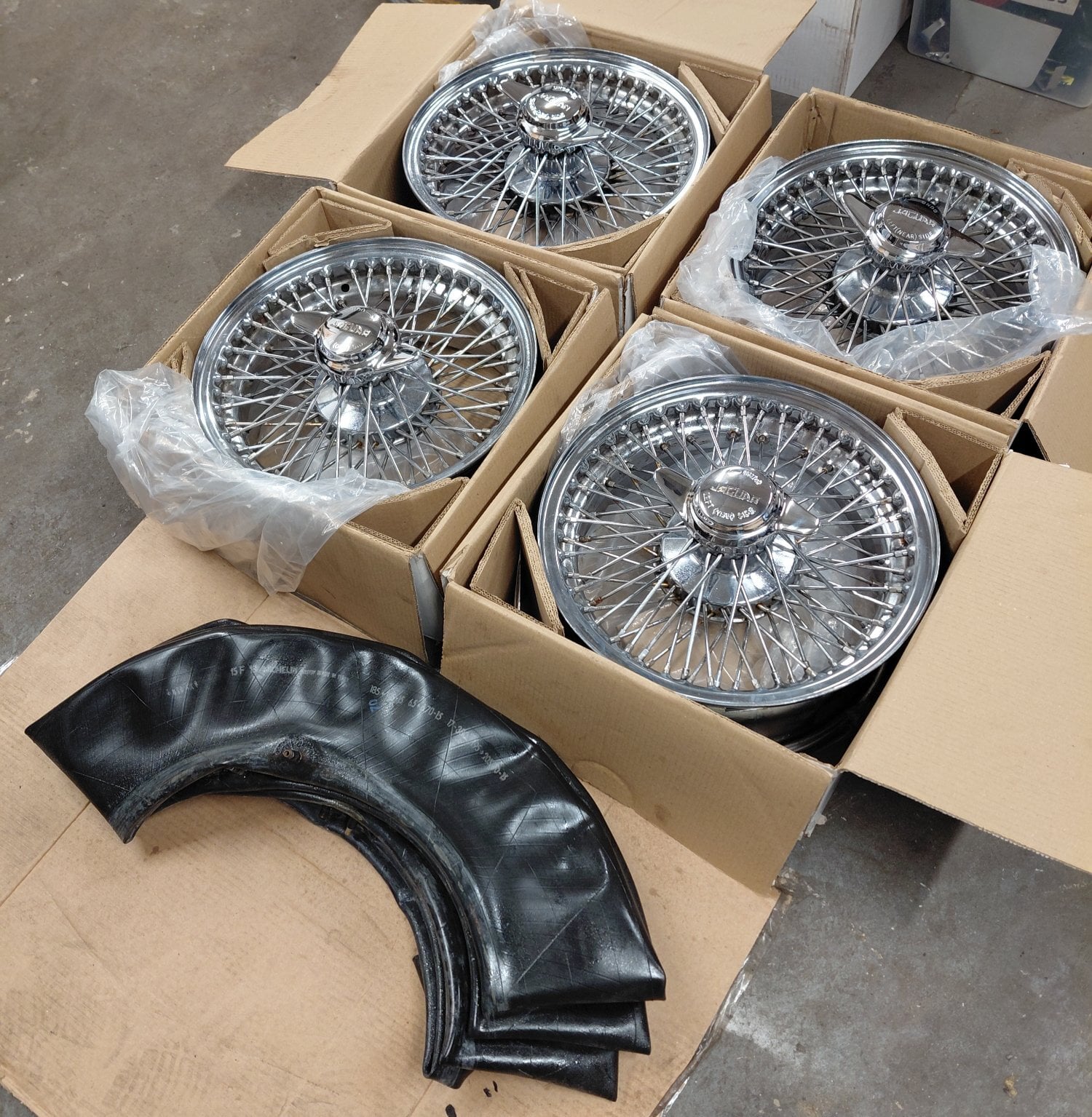 JAGUAR 6X15 GLEAMING CHROME WIRE WHEELS AS NEW SPINNERS + TUBES  - Parts & Accessories