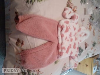 White hoodie with pink  leggings 