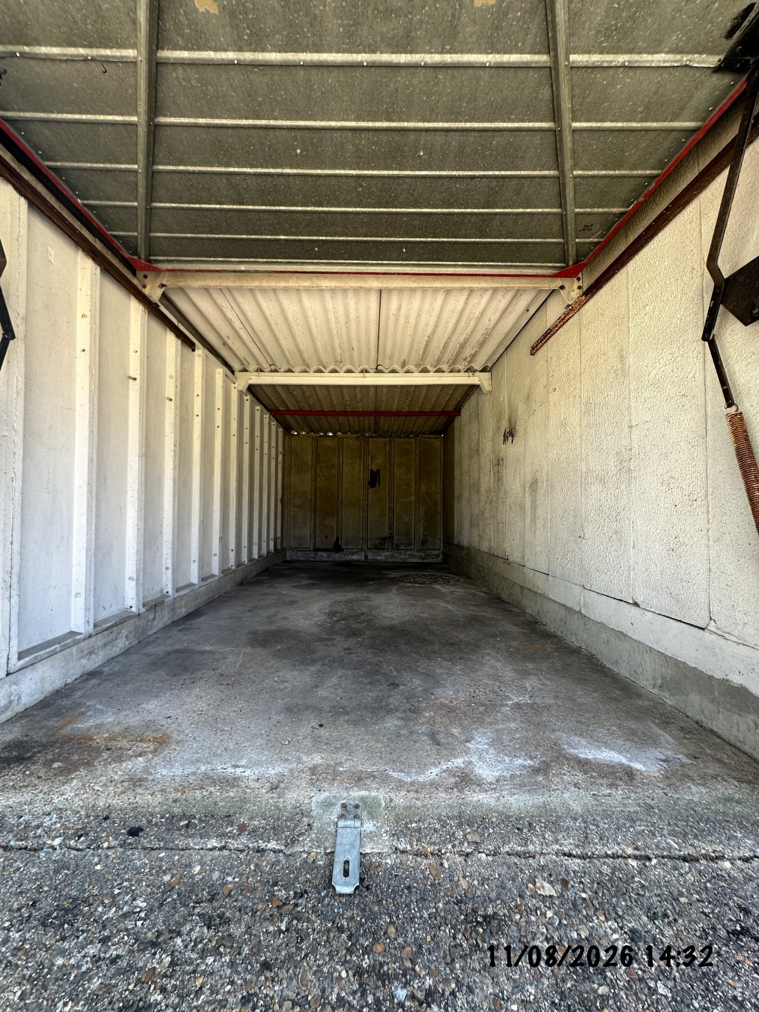 GARAGE TO LET