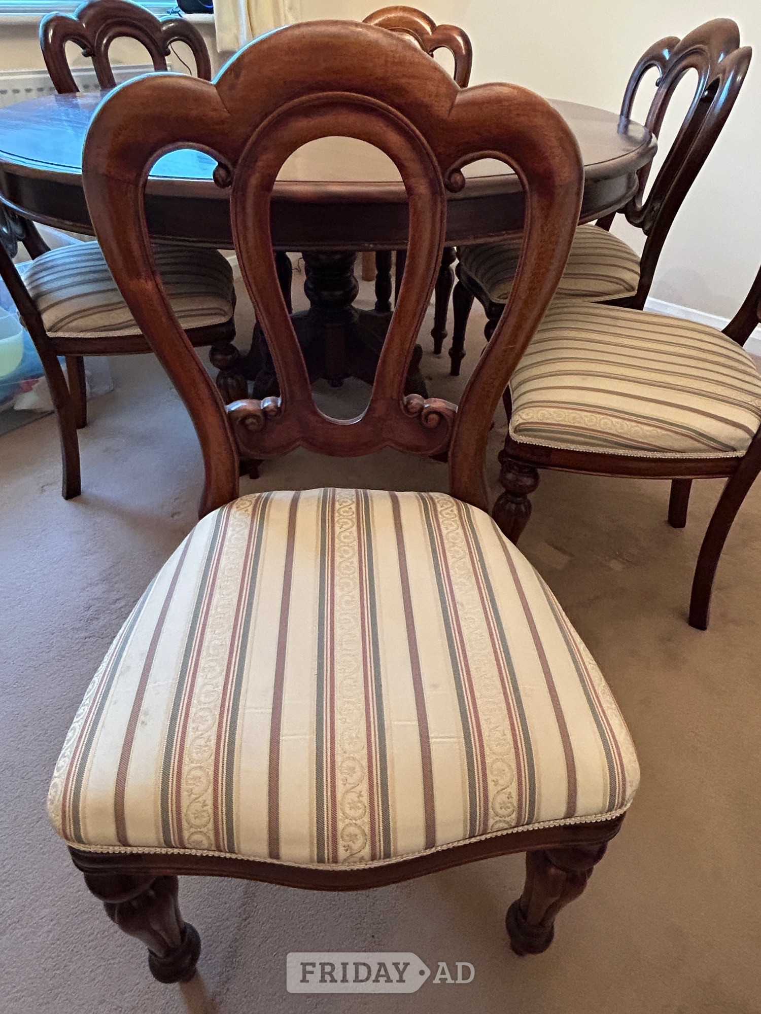 Haywards Heath Mahogany round dining room table with 6 matching chairs.