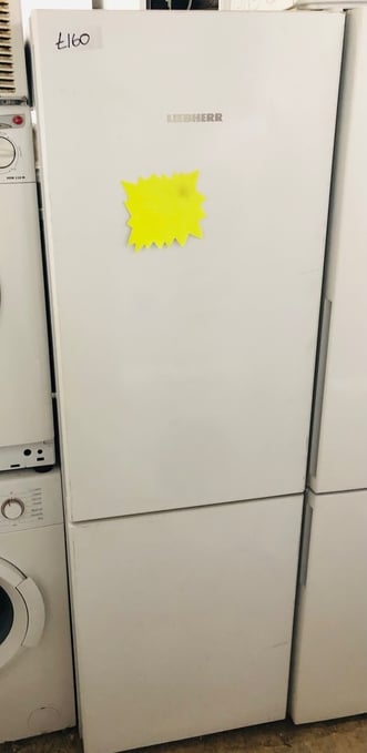 Liebherr Frost free fridge freezer in excellent condition 
