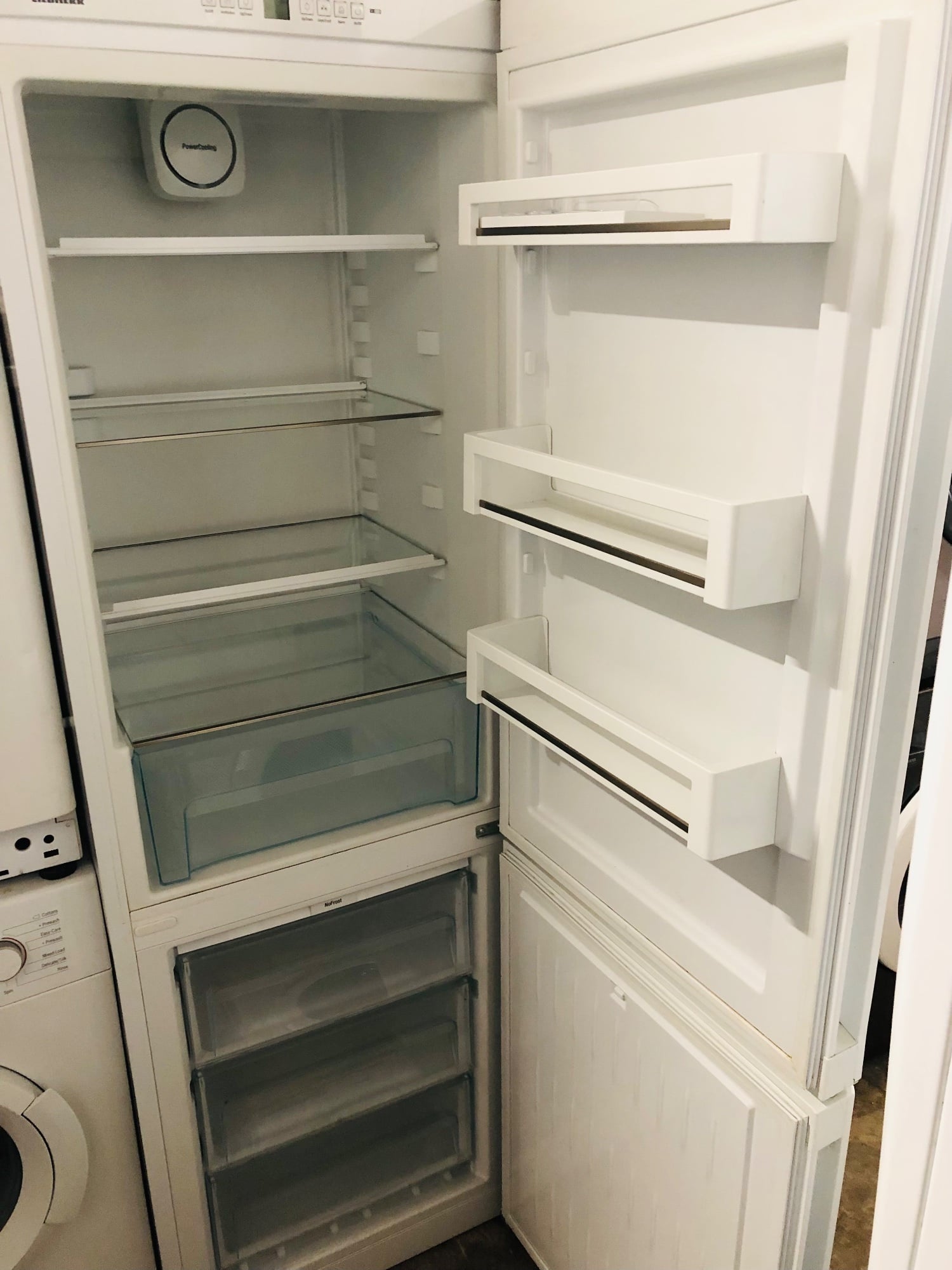 Liebherr Frost free fridge freezer in excellent condition 
