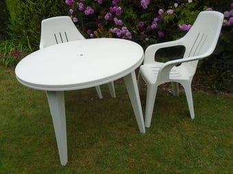 JARDIN WHITE ROUND TABLE/4 HIGH BACK CHAIRS