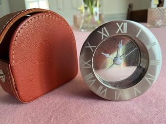 Travel alarm clock