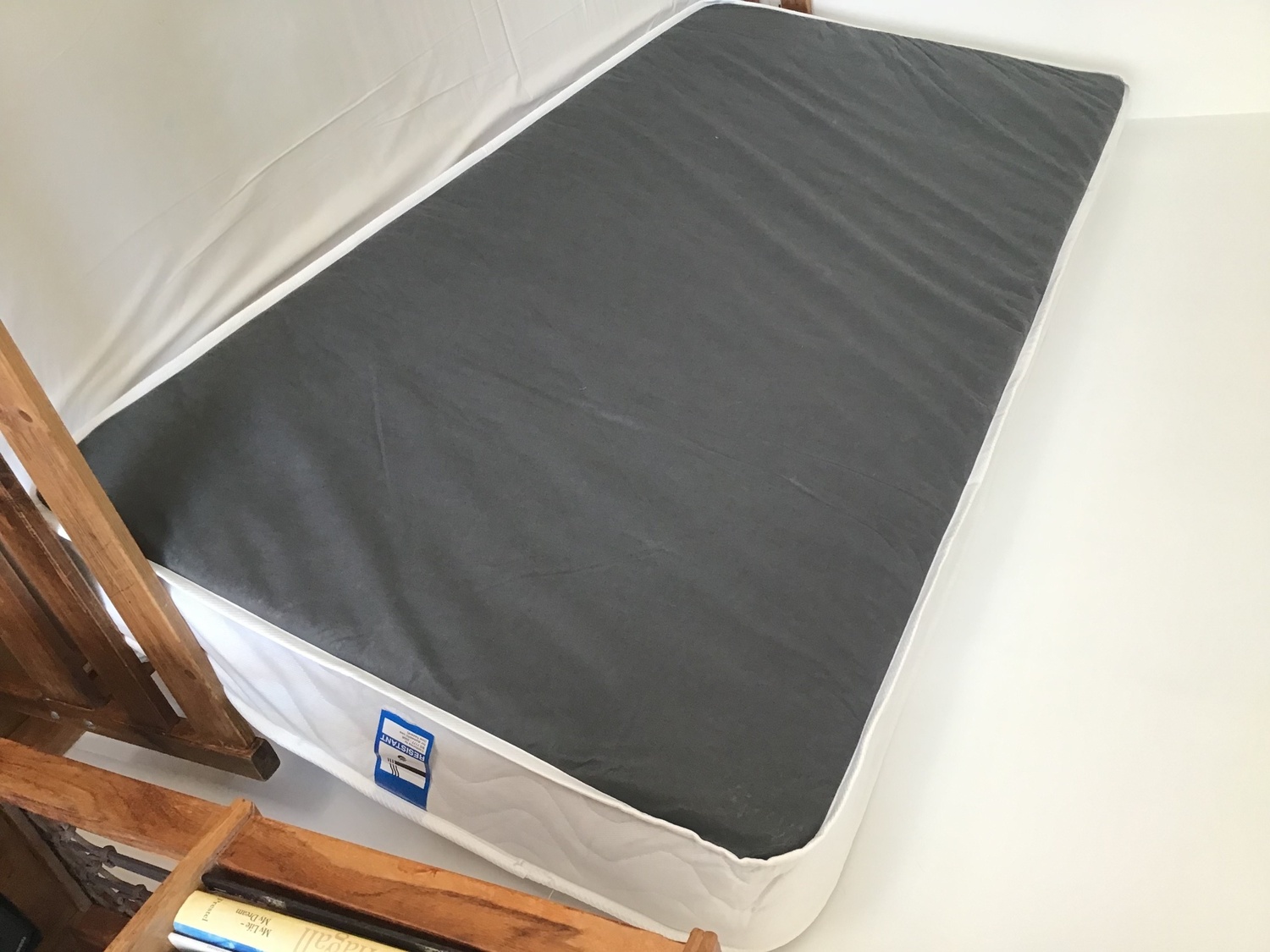 Newhaven Bed mattress- never used (memory foam and spring combo)