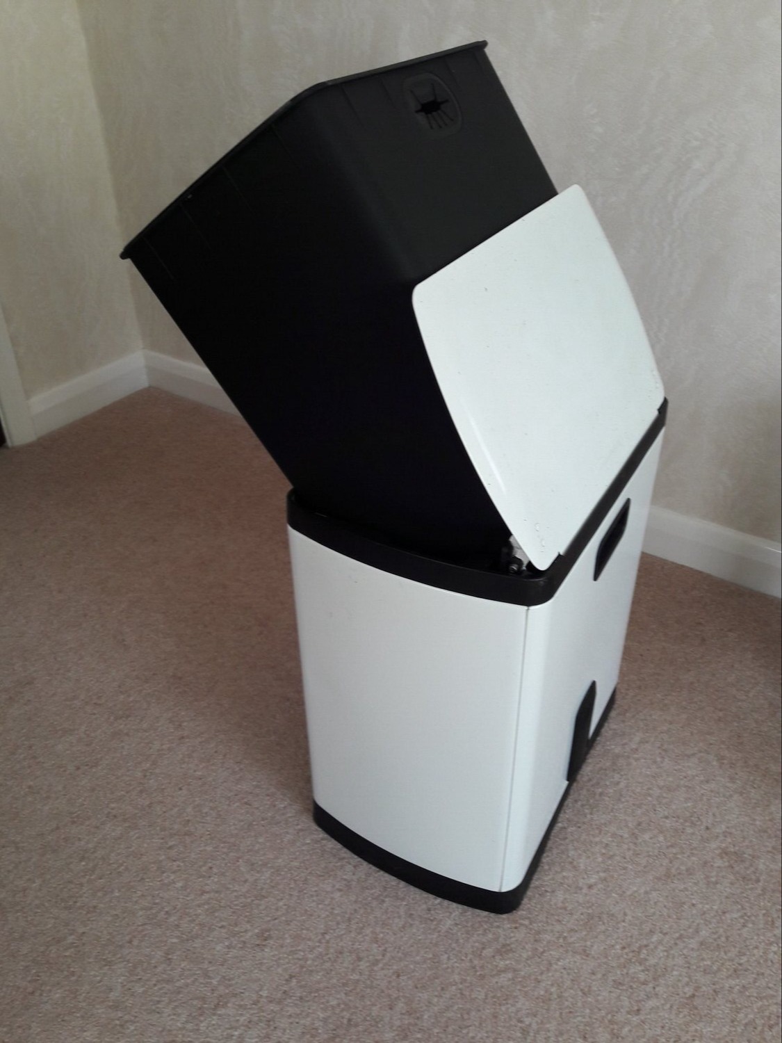 Simple Human waste pedal bin