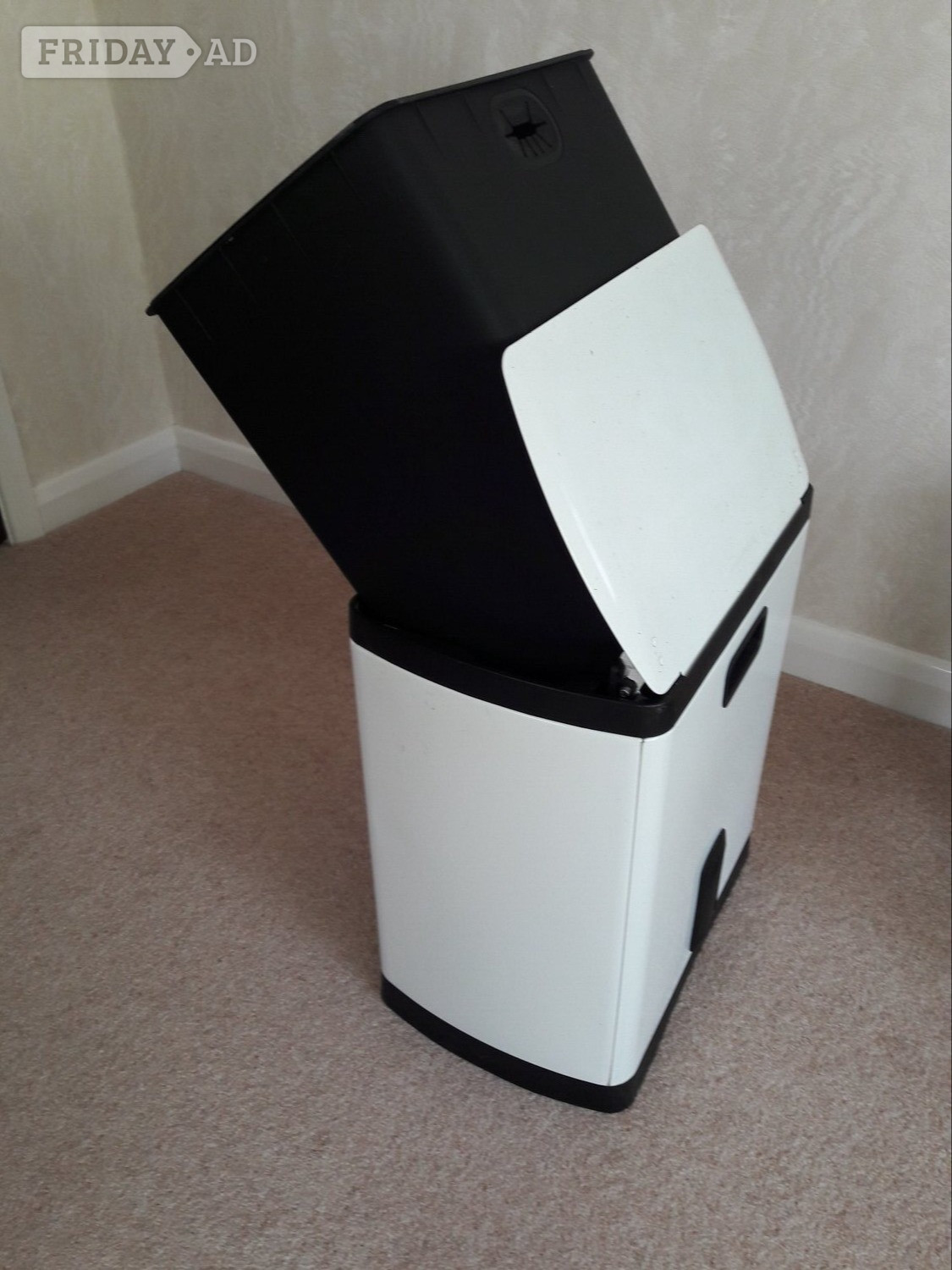 Simple Human waste pedal bin