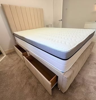 4 FOOT - STRIPE DIVAN 2 DRAWERS FLOOR STANDING HEADBOARD/MEMORY 