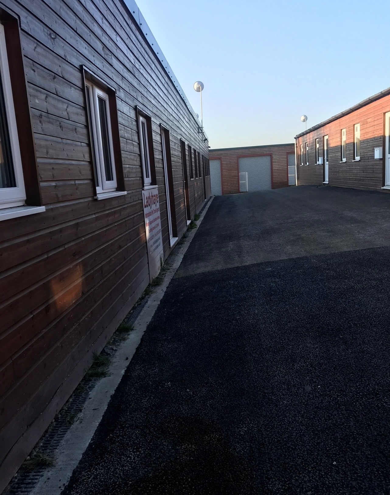 OFFICE/WORKSHOP TO RENT. B1 USE. RECENTLY BUILT INDUSTRIALUNIT. 