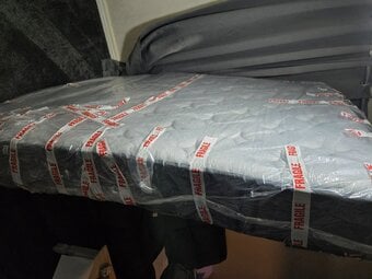 Kings mattress new never been used bye pay on collection a  all 