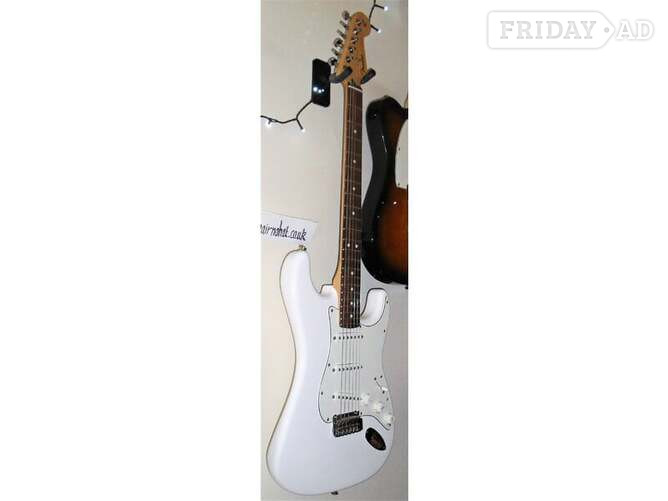 Northampton FENDER STRAT Player.  MiM Immaculate Arctic White, Service-cleaned & setup Quality New Strings used