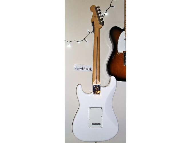 FENDER STRAT Player.  MiM Immaculate Arctic White, Service-cleaned & setup Quality New Strings used
