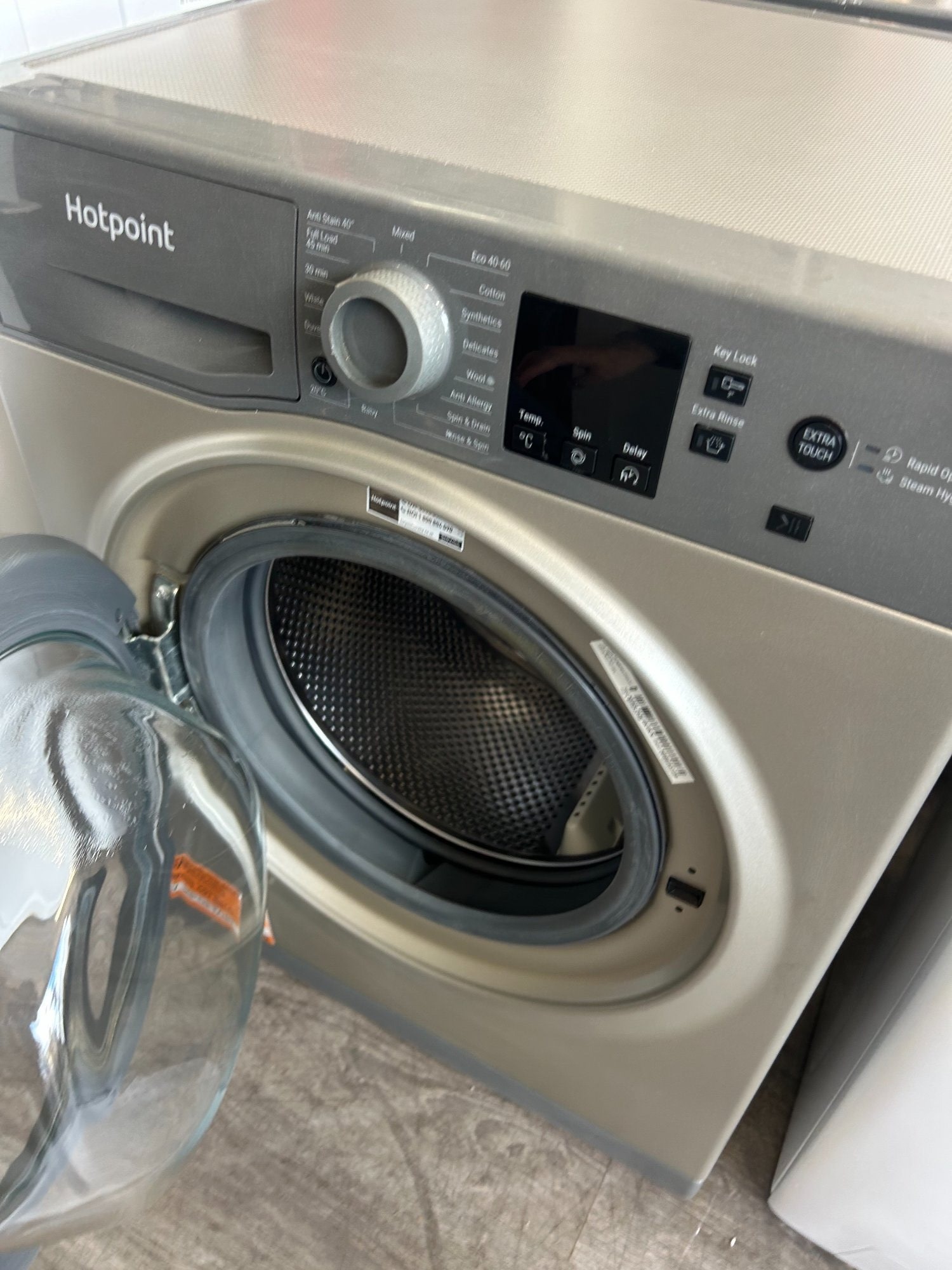 HOTPOINT 7KG WASHING MACHINE