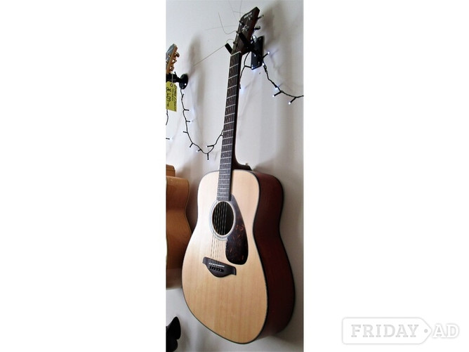 YAMAHA FG 700MS