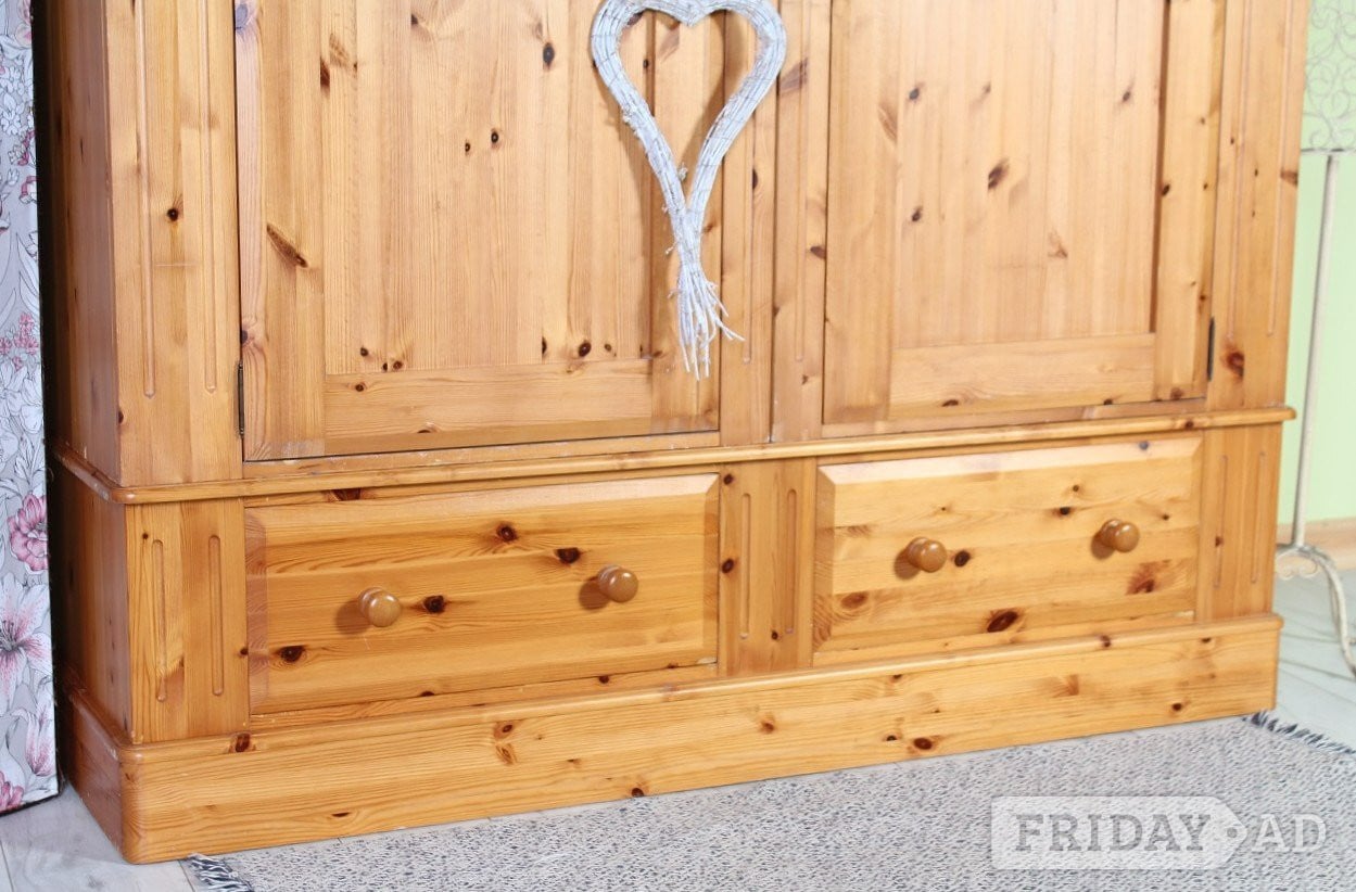 Nationwide Delivery - Large Quality Farmhouse Pine Wardrobe - Furniture in Hailsham