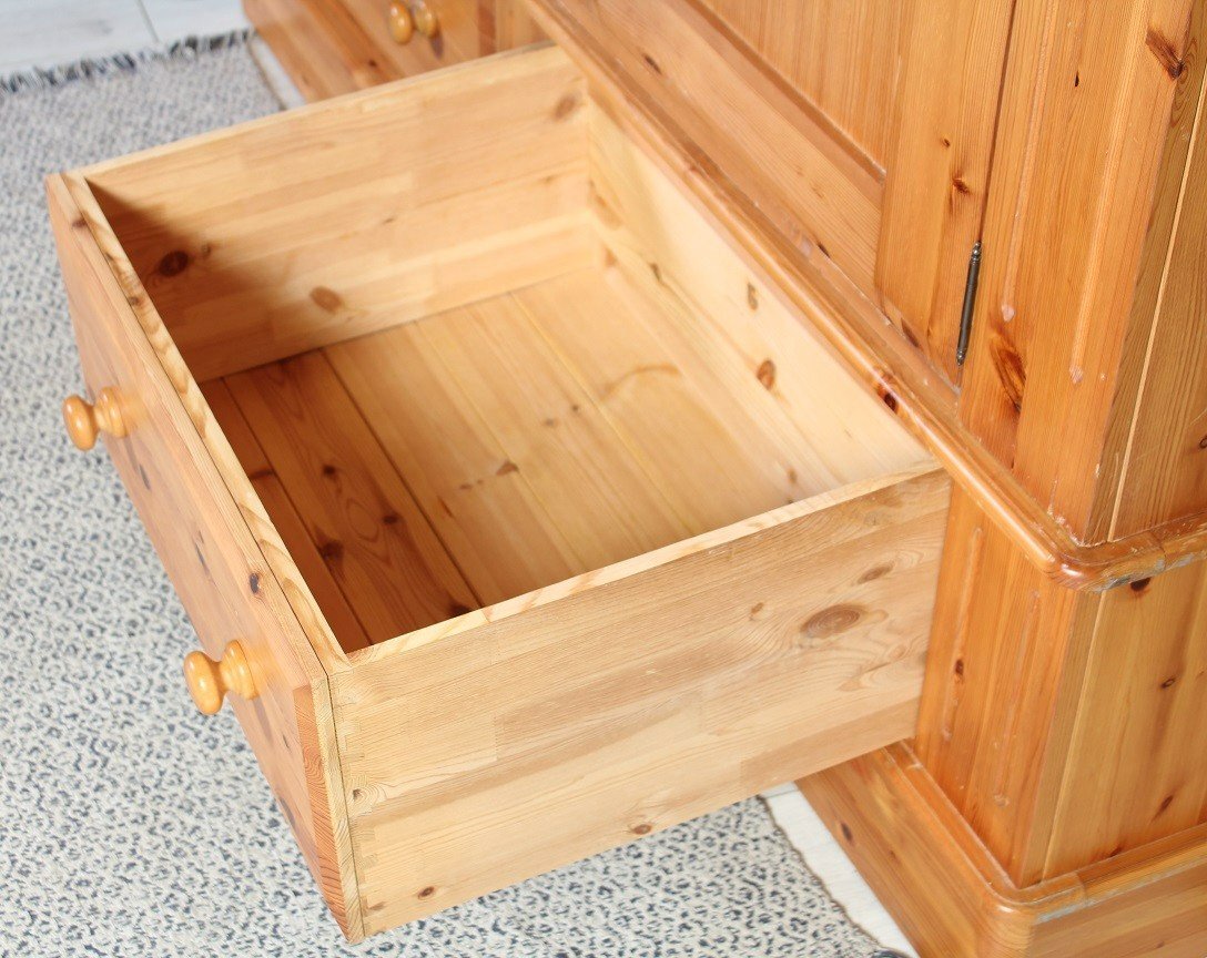 Hailsham Nationwide Delivery - Large Quality Farmhouse Pine Wardrobe