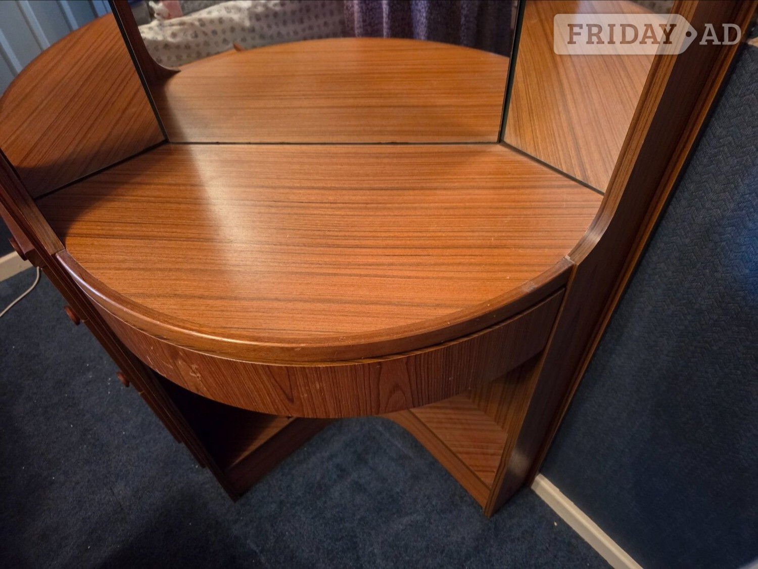  curved corner unit with 3  integrated mirrors and drawer