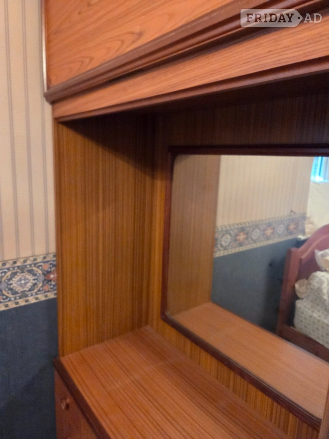  curved corner unit with 3  integrated mirrors and drawer - Furniture