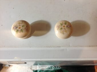 Drawer or wardrobe knobs
