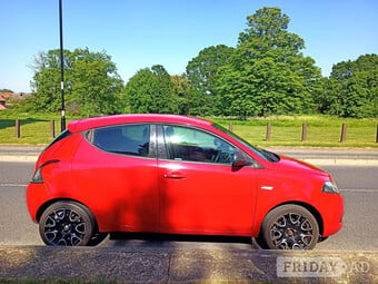 For sale : Chrysler Lancia Ypsilon 2013 1.2cc red