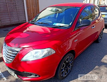 For sale : Chrysler Ypsilon 2013 1.2cc red