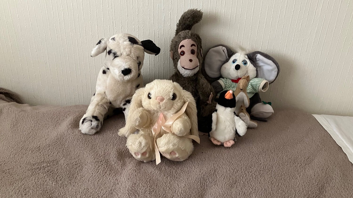 6 x Mixed soft toy collection 
