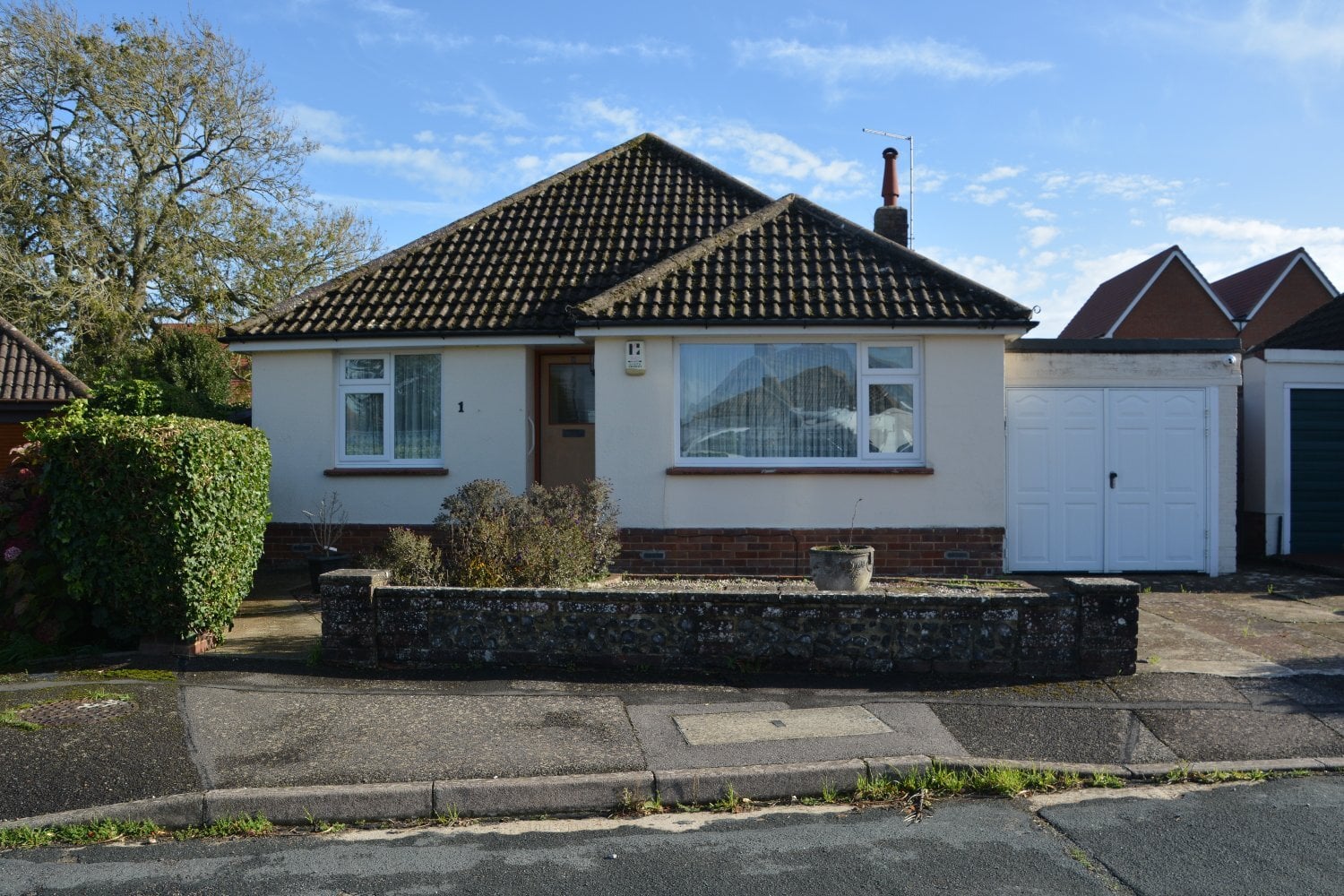 Polegate Detached Bungalow with Garage - No Chain