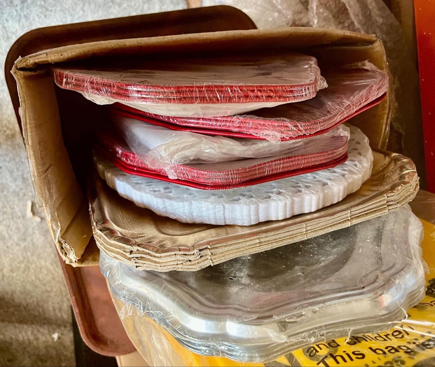  DUNI QUALITY Banqueting  Cloth with buffers trays as per photos - Cookware & Dining